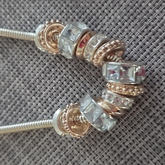 LIZ CLAIBORNE WOMEN'S FASHION JEWELRY BUNDLE OF 3 NECKLACES - Picture 2 of 13